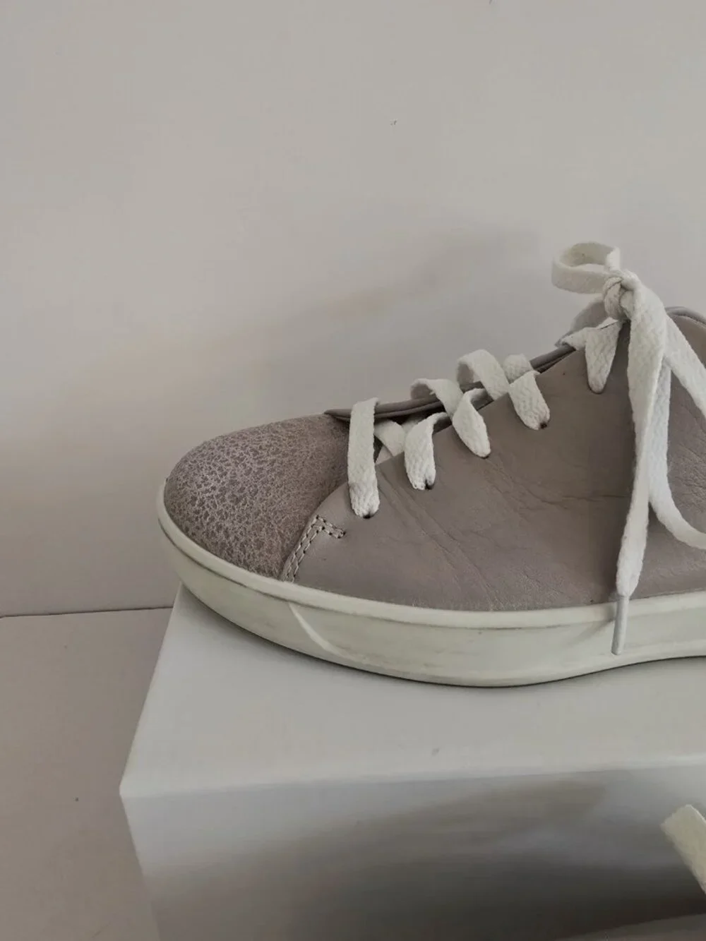 Ecco Soft 7 Grey Gray Lace Up Leather Shoes Sneakers Size 7 Womens Embossed